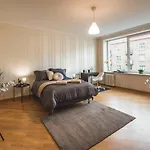 Historic 4-bedroom - Brivibas Boulevard شقة *