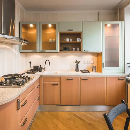 Historic 4-bedroom - Brivibas Boulevard شقة ريغا