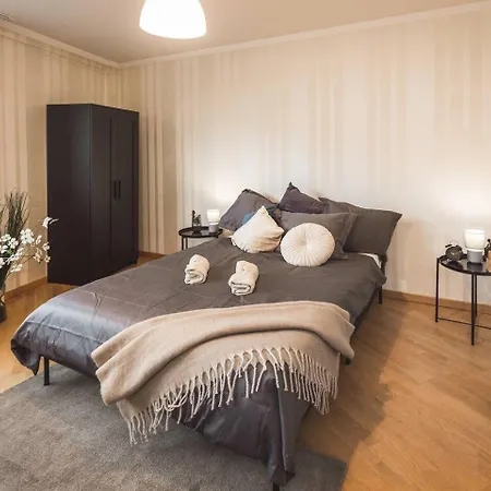 Historic 4-bedroom - Brivibas Boulevard Apartment Riga