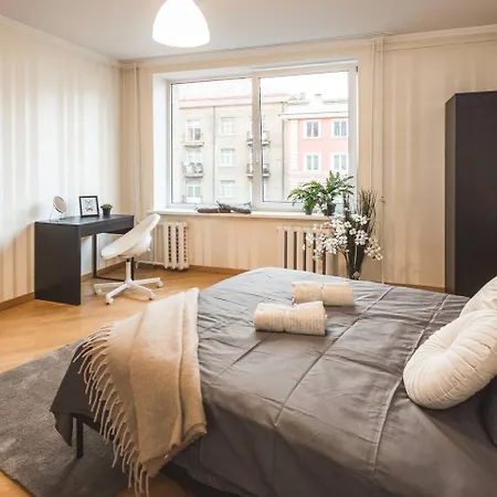 Apartment Historic 4-bedroom - Brivibas Boulevard Riga