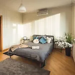 Historic 4-bedroom - Brivibas Boulevard Apartamento